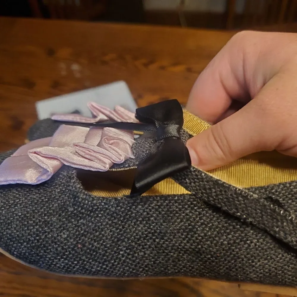 Joyfolie Harlowe in black pink bow shoes sz 12